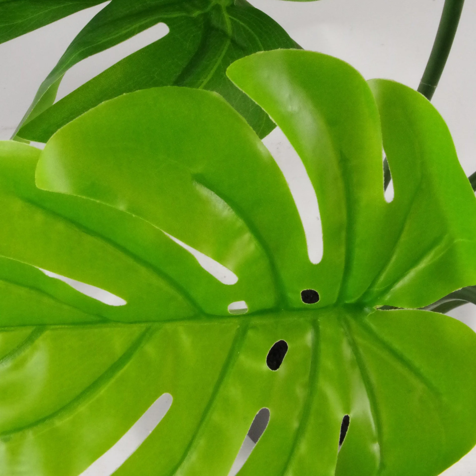 120cm Artificial Twisted Stem Monstera Plant - Image 4